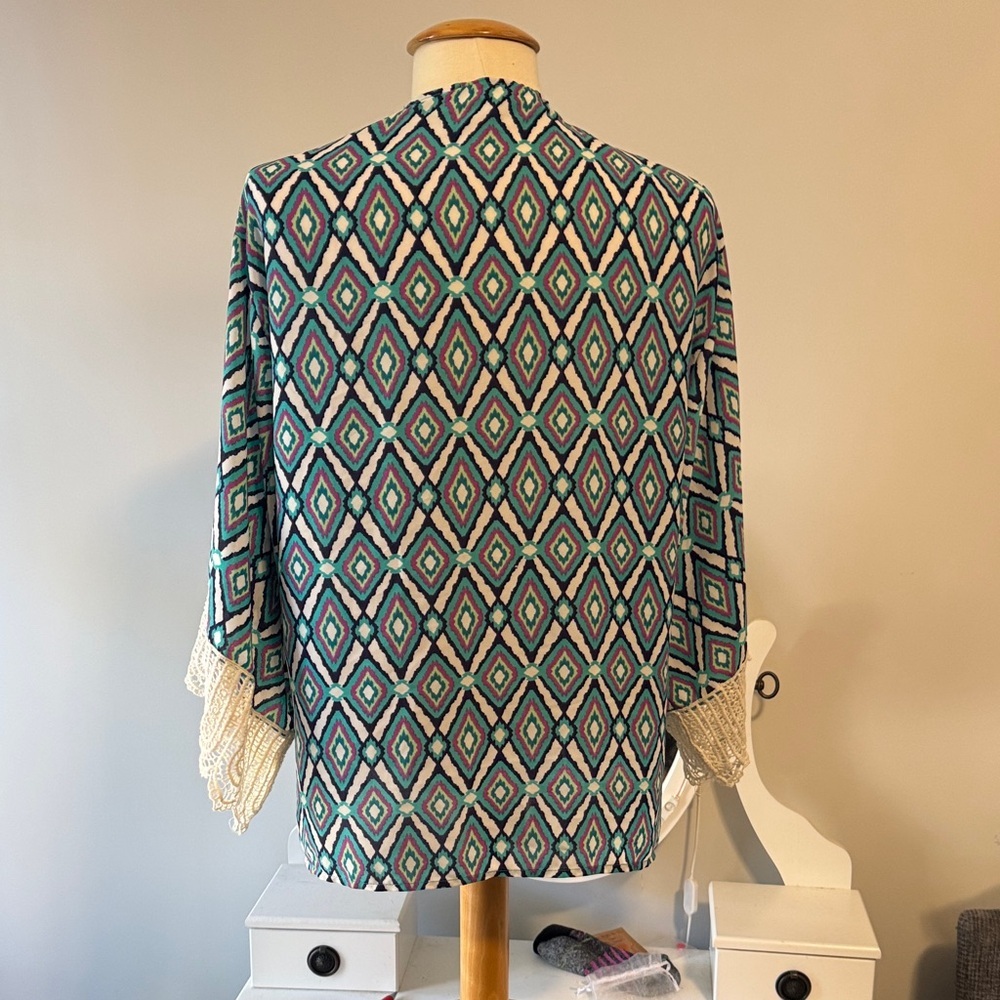 💜Multicolor Geometric Cape with Fringe - Picture 3 of 3